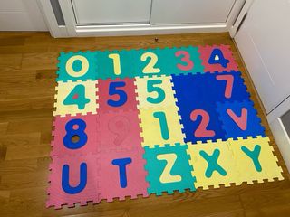 Alfombra de espuma con letras y números