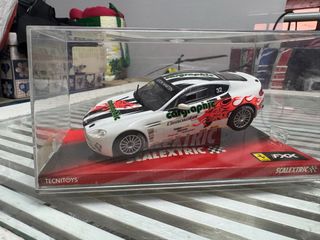 Coche Scalextric Aston Martin Cargraphic