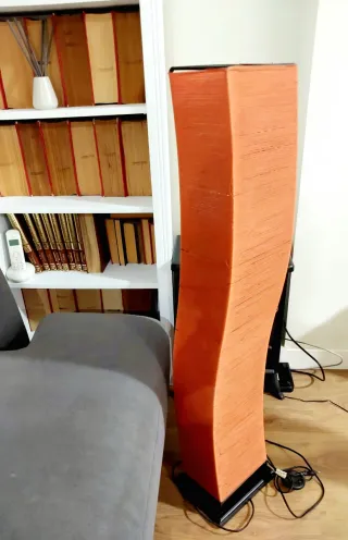 Lámpara de hilo naranja y negra