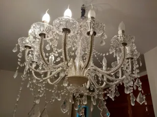 Lámpara de araña grande de cristal y metal