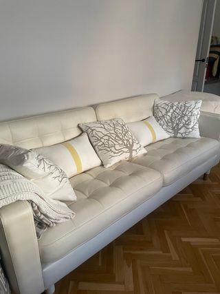 Sofá de piel blanco en perfecto estado