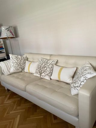 Sofá de piel blanco en perfecto estado