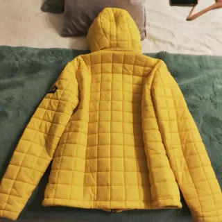 Chaqueta Superdry amarilla ligera