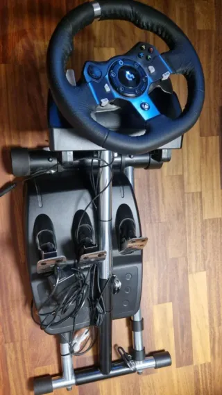 Volante Logitech con Pedales G29