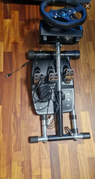 Volante Logitech con Pedales G29
