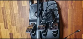 Volante Logitech con Pedales G29