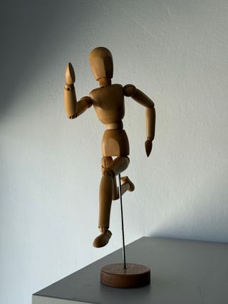 Maniquí de madera articulado