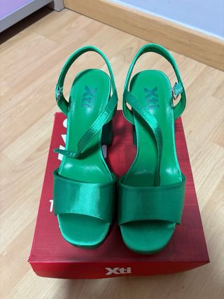 Sandalias XTI verdes tacón plataforma