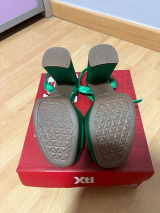 Sandalias XTI verdes tacón plataforma