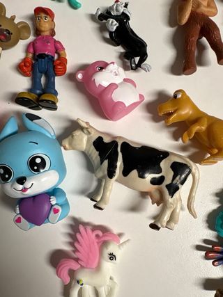 Lote de figuras y muñecos variados