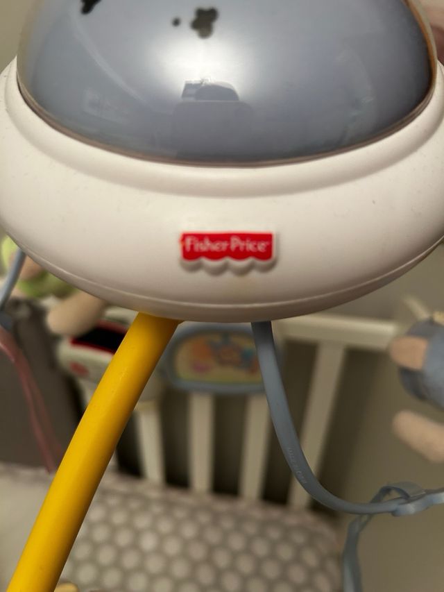 Móvil de cuna con proyector