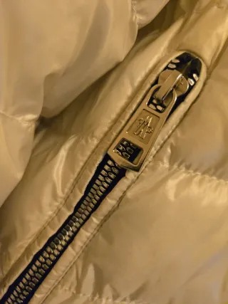 Plumífero Moncler Blanco perlado.