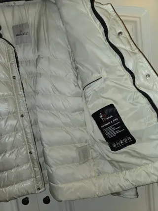 Plumífero Moncler Blanco perlado.