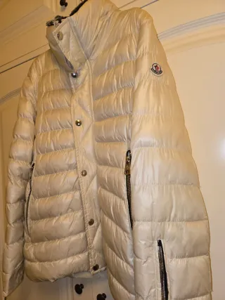 Plumífero Moncler Blanco perlado.