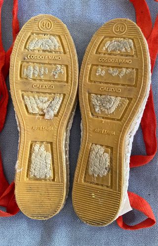 Zapatillas de Pastora Blancas y Rojas