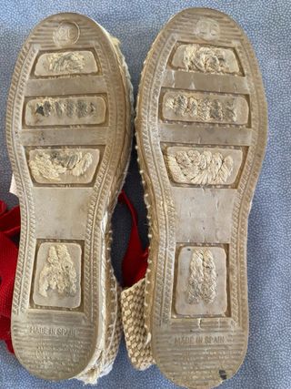Zapatillas de Pastora Blancas y Rojas