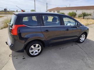 Peugeot 5008 2012