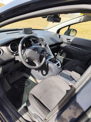 Peugeot 5008 2012