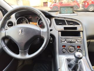 Peugeot 5008 2012