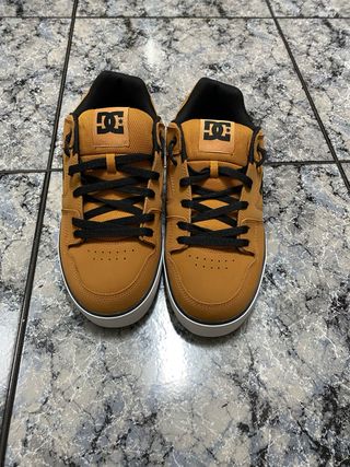Zapatillas DC Marrones y Negras
