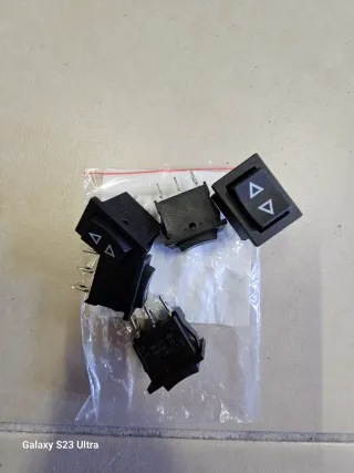 Botões Pressão Unipolar Pretos ON-OFF-ON