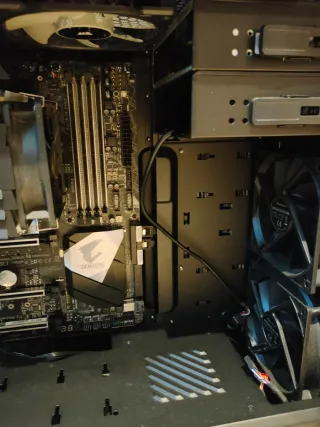 Torre PC Sharkoon con Placa, Procesador....