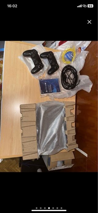 PS4 (PlayStation 4) Negra con Accesorios