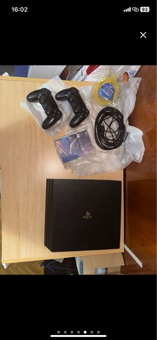 PS4 (PlayStation 4) Negra con Accesorios