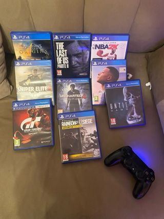 PS4 (PlayStation 4) Negra con Accesorios