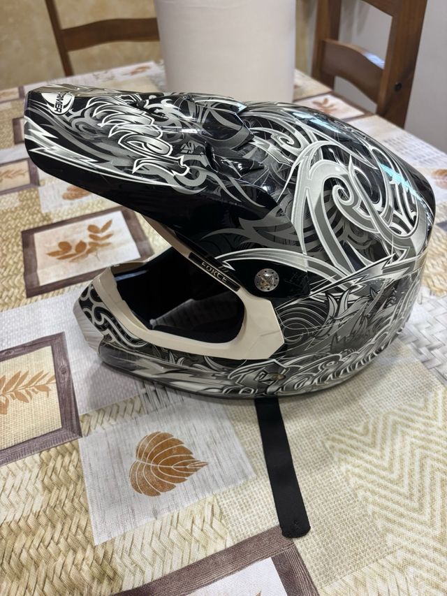 Casco Motocross Negro y Plateado