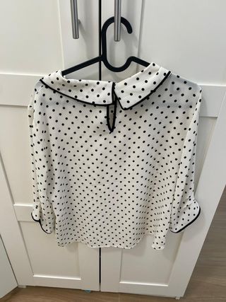 Blusa Zara lunares cuello drapeado Talla M