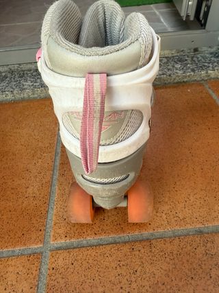 Patines infantiles plateados y rosas