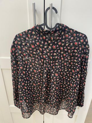Blusa Zara Estampada Flores Negra