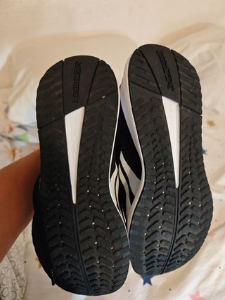 Zapatillas Reebok Negras Tallas 39/40 precio c/u

