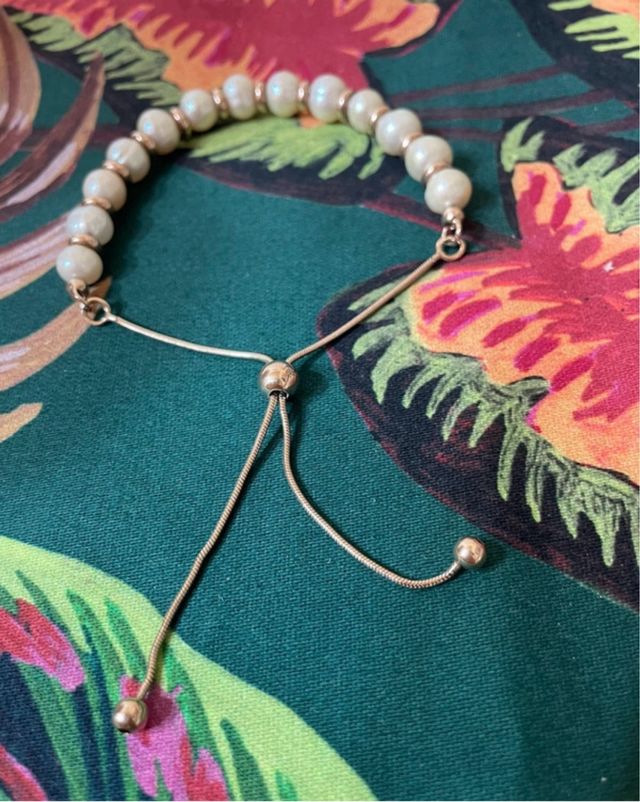Bracciale perle dorate regolabile