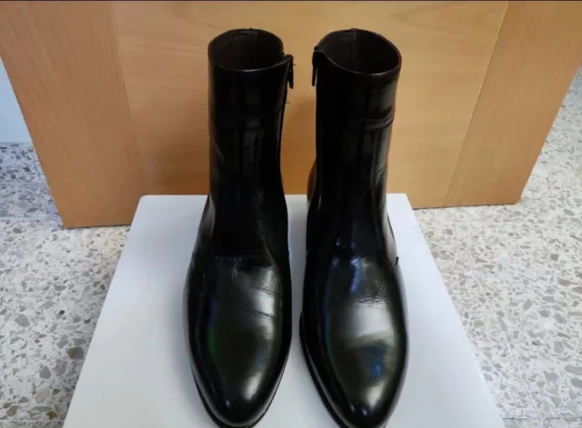 Botas de piel negras