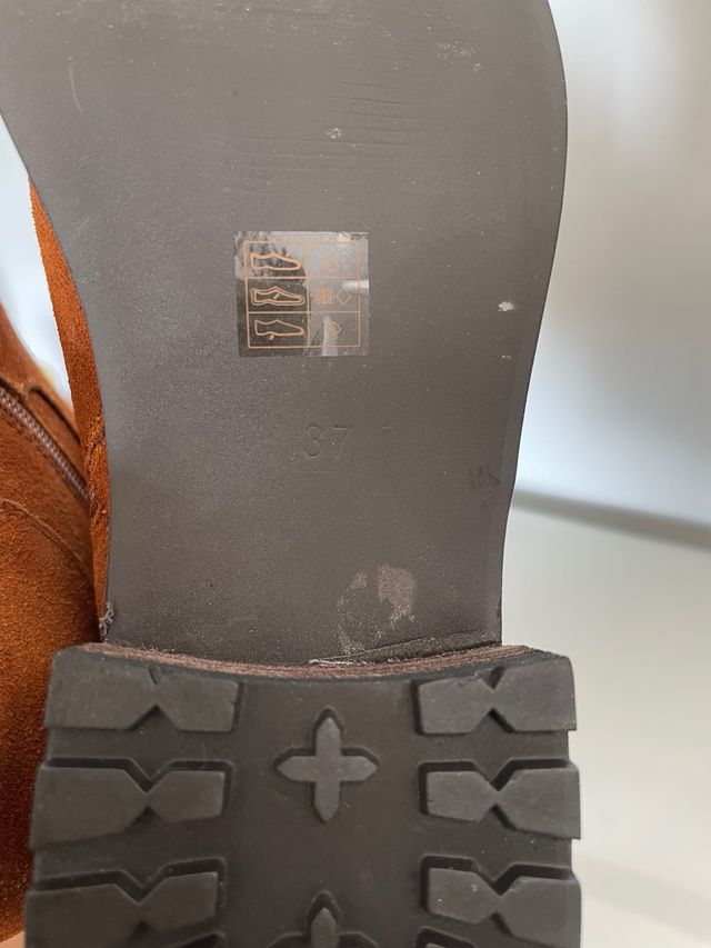 Botines de piel con hebillas