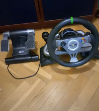 Volante Xbox 360 con Pedales y Xbox 360. 