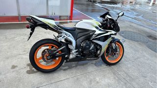Moto Honda cbr 600rr del año 2008