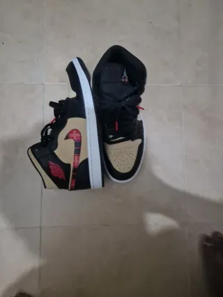 Zapatillas Jordan Air Beige y Negro