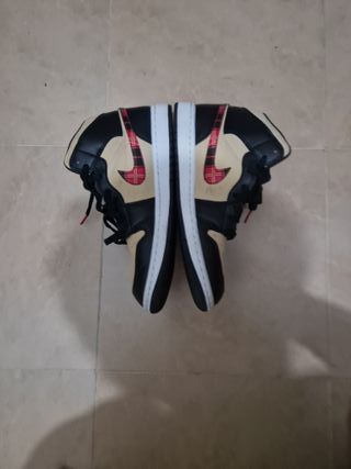 Zapatillas Jordan Air Beige y Negro