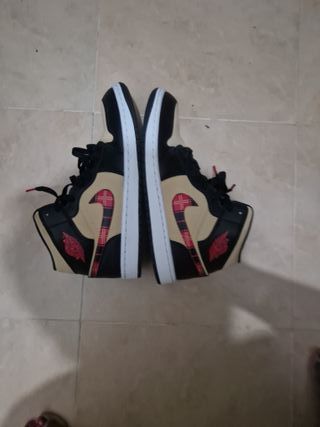 Zapatillas Jordan Air Beige y Negro
