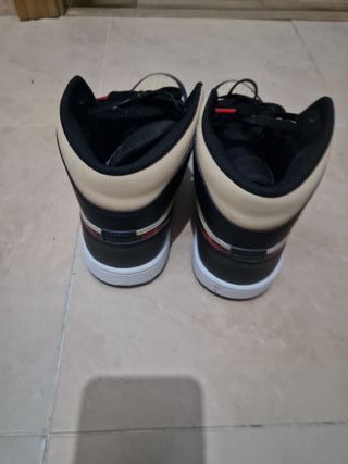 Zapatillas Jordan Air Beige y Negro