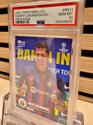 Cromo 2022 Fichaje de LEWANDOWSKI en PSA 10