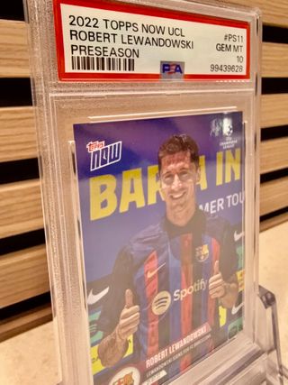 Cromo 2022 Fichaje de LEWANDOWSKI en PSA 10