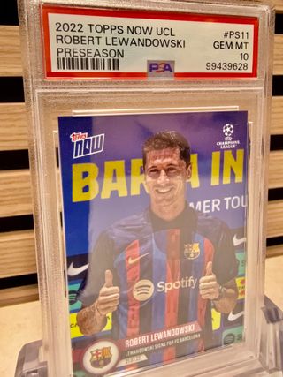 Cromo 2022 Fichaje de LEWANDOWSKI en PSA 10