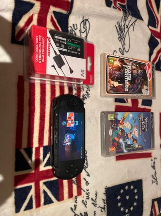 PSP Street Negra + 2 Juegos + Cargador