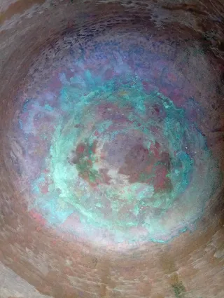 Caldero de cobre para pócimas con asas de hierro