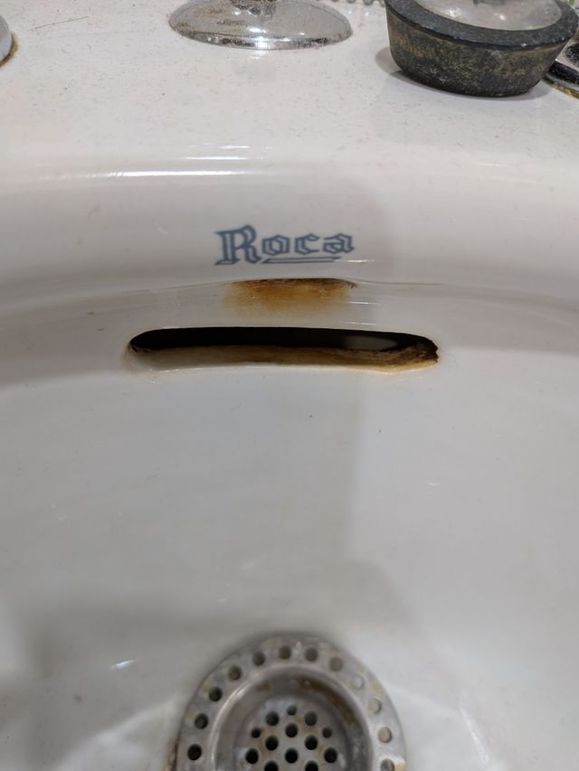 Lavabo y bidé rosa vintage