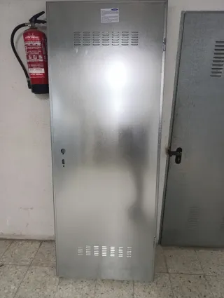 Puertas de trastero metálicas
Tres puertas nuevas 